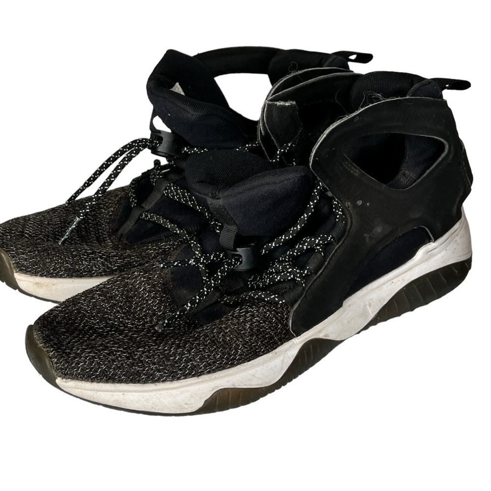 Nike Air FLT Athletic Shoes